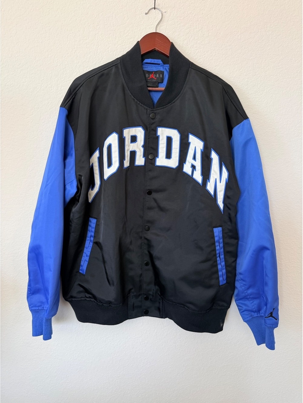 Jordan Men’s Varsity Bomber Jacket Large Black Blue HV0099-011 New with Tags